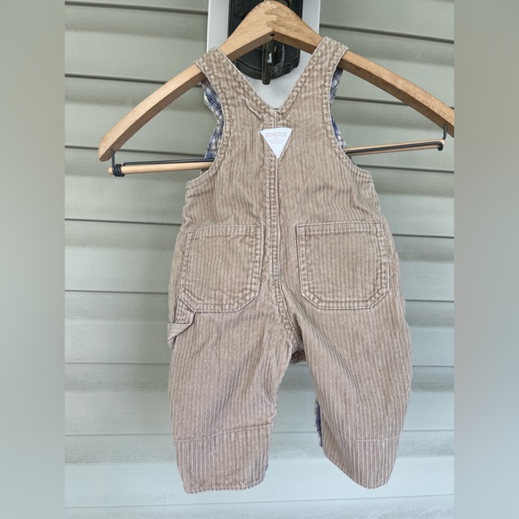Oshkosh baby corduroy overalls Size 0-3Months With Embroidered Puppy Dog - Picture 2 of 12